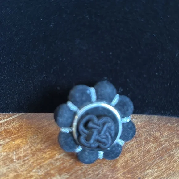 Elegant Black Floral fabric Earrings - Picture 4 of 5